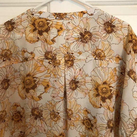 Maurices Chiffon V-Neck Cap Sleeve Floral Top Size XXL Yellow Brown - Picture 4 of 6